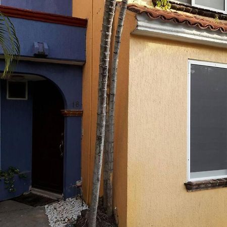 Cozy Townhouse In Great Location Appartamento Cancún Esterno foto